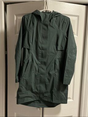 Lululemon rain rebel Forest Green Hooded Rain Jacket